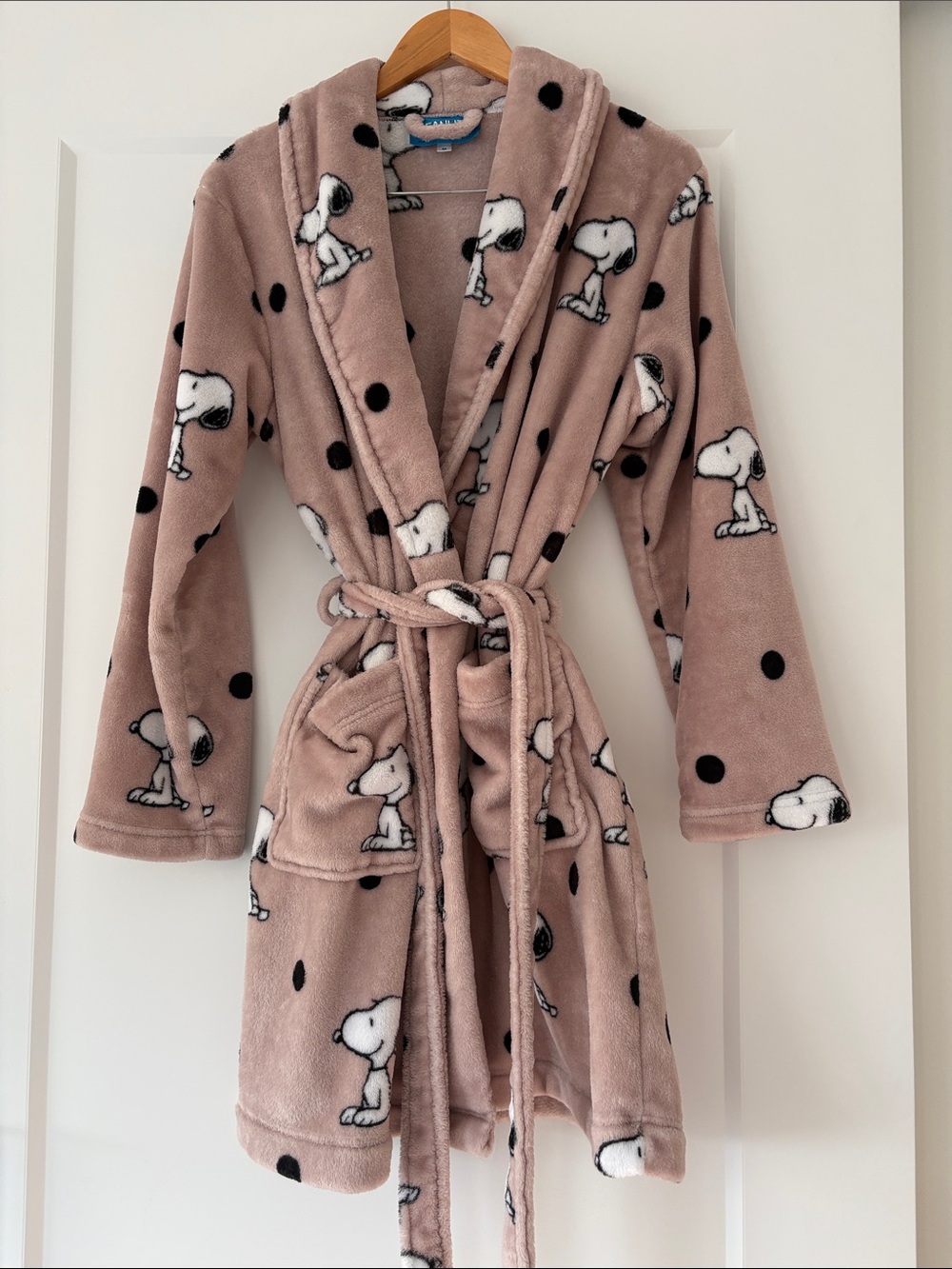 Peanuts Snoopy Plush Robe in Dusty Pink with Black Dots